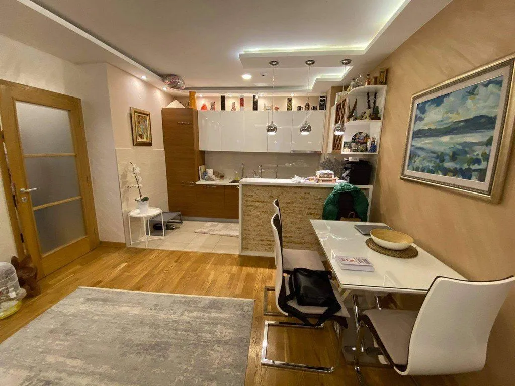 Izdavanje, dvosoban stan, 94m², City Kvart, Podgorica
