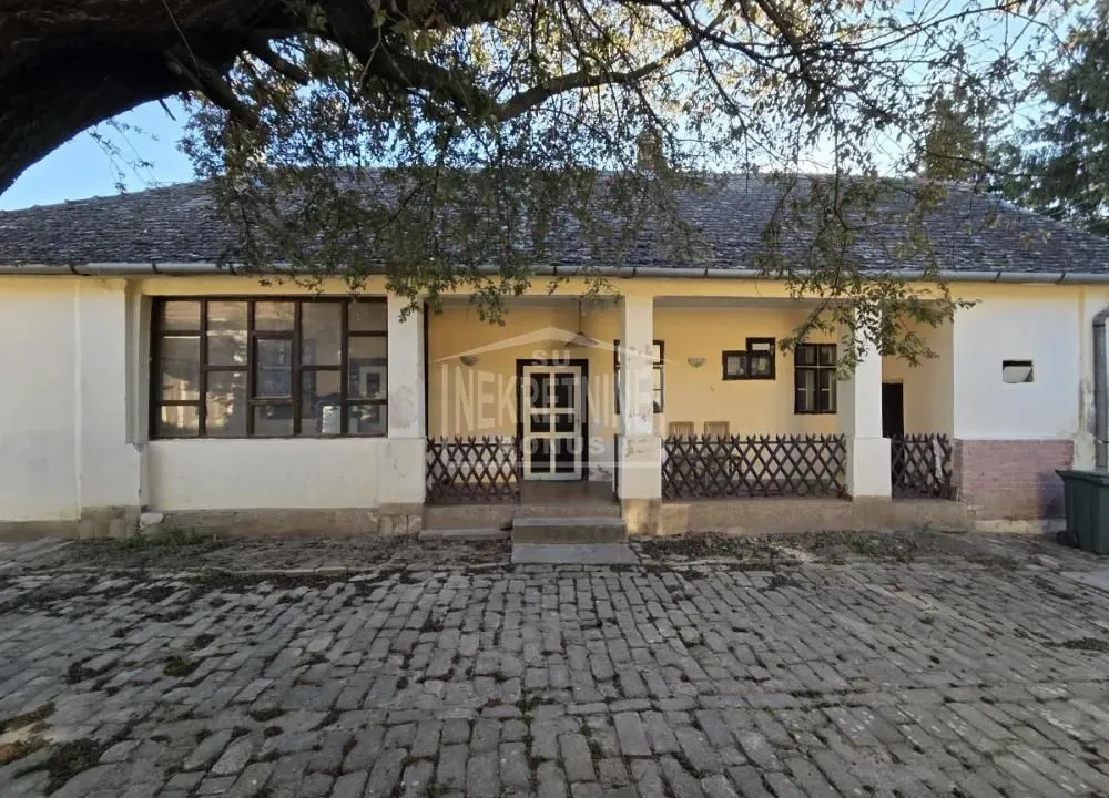 Prodaja, kuća, 250m², Bajmok, Subotica