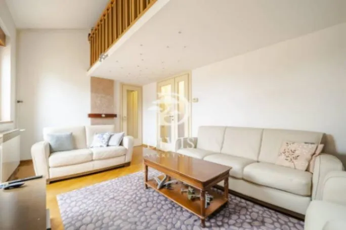 Izdavanje, četvorosoban stan, 110m², Kalenić Pijaca, Vračar Sve Podlokacije