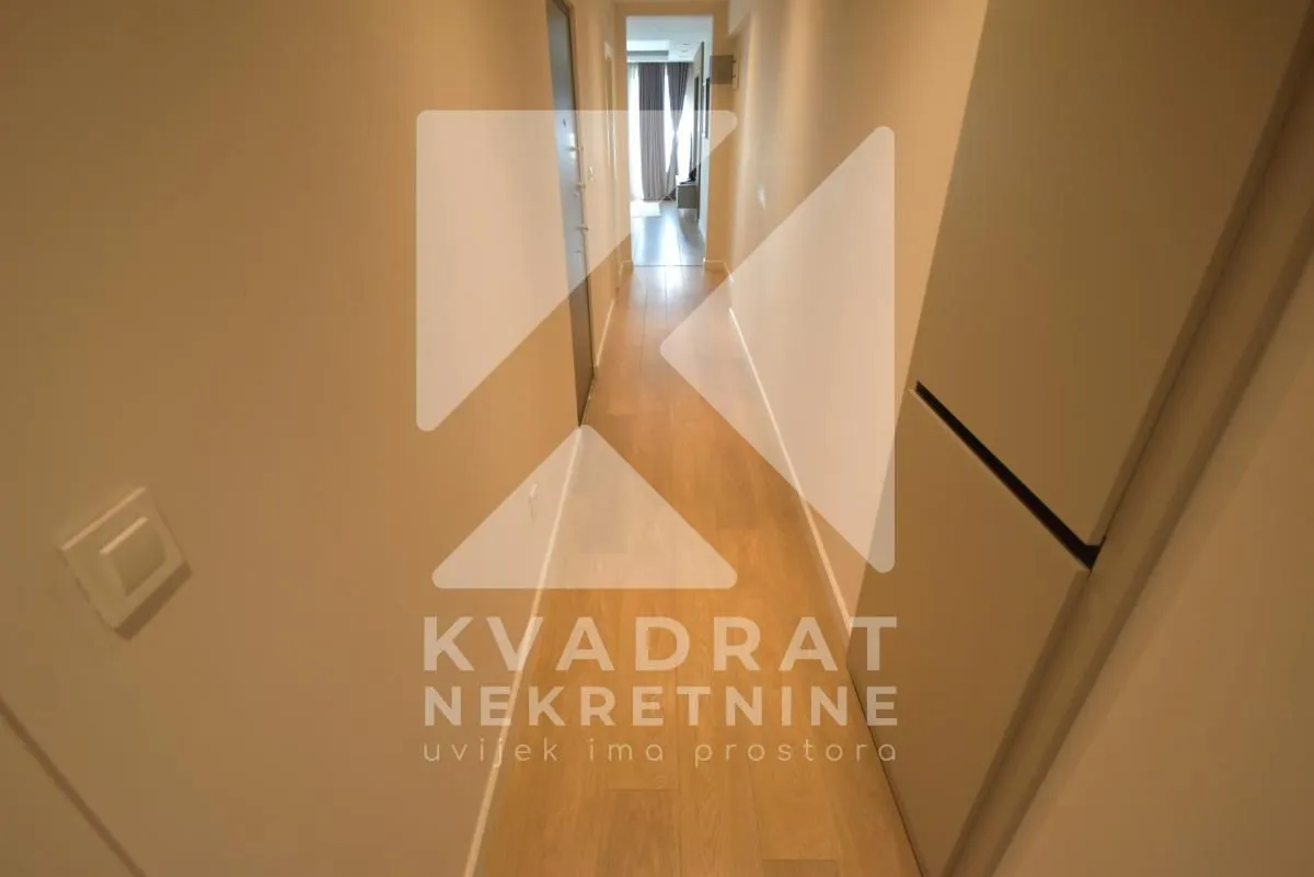 Izdavanje, dvosoban stan, 120m², Centar, Podgorica