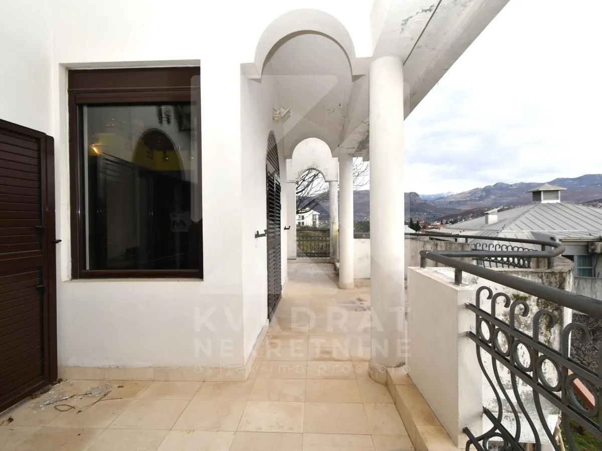 Rent, house, 300m², Gorica C, Podgorica