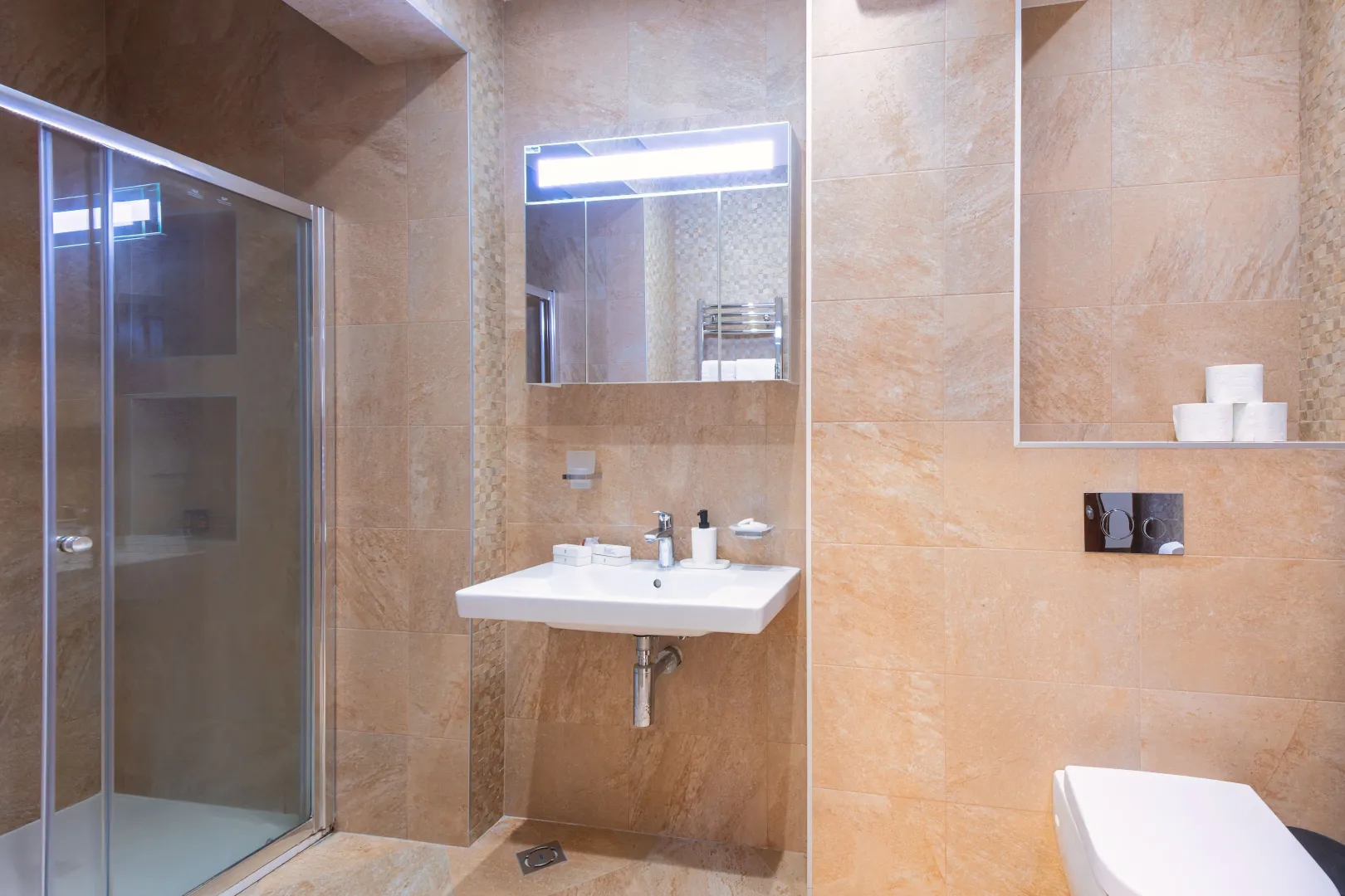 Rent, three bedroom apartment, 141m², Škaljari, Kotor