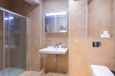 Rent, three bedroom apartment, 141m², Škaljari, Kotor - image 9