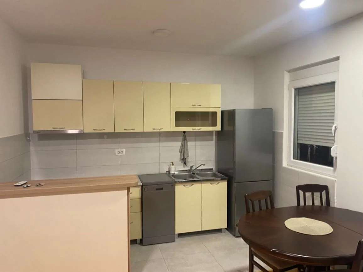 Izdavanje, dvosoban stan, 56m², Stari Aerodrom, Podgorica