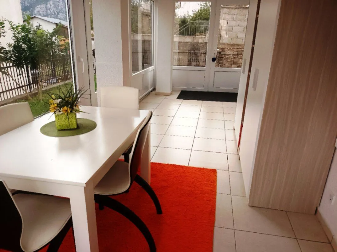 Prodaja, dvosoban stan, 70m2, Prčanj, Kotor