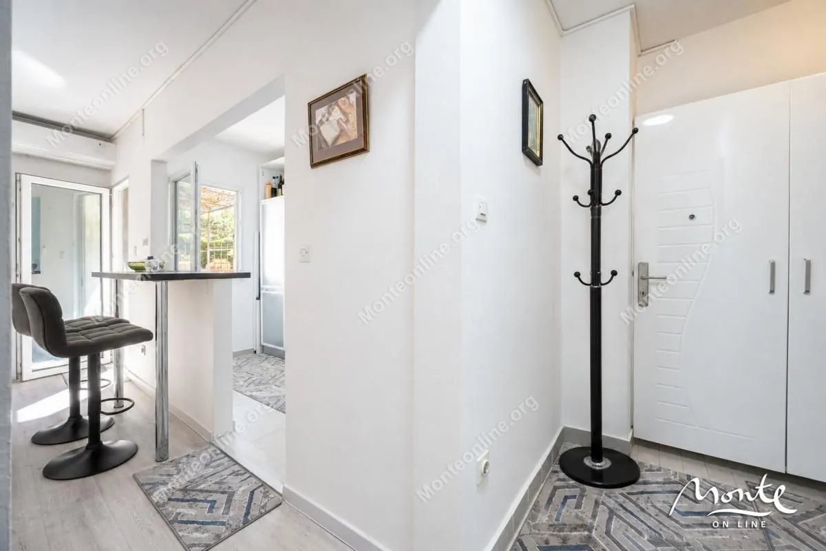 Prodaja, jednosoban stan, 48m², Dobrota, Kotor