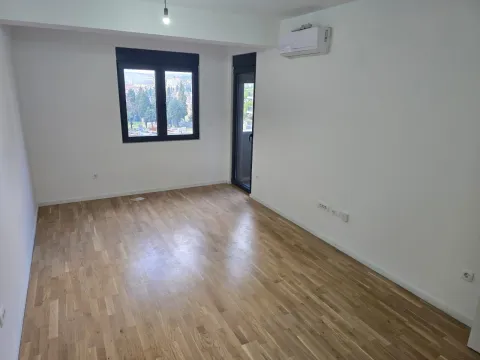 Prodaja, jednosoban stan, 43m², Stari Aerodrom, Podgorica - image 2