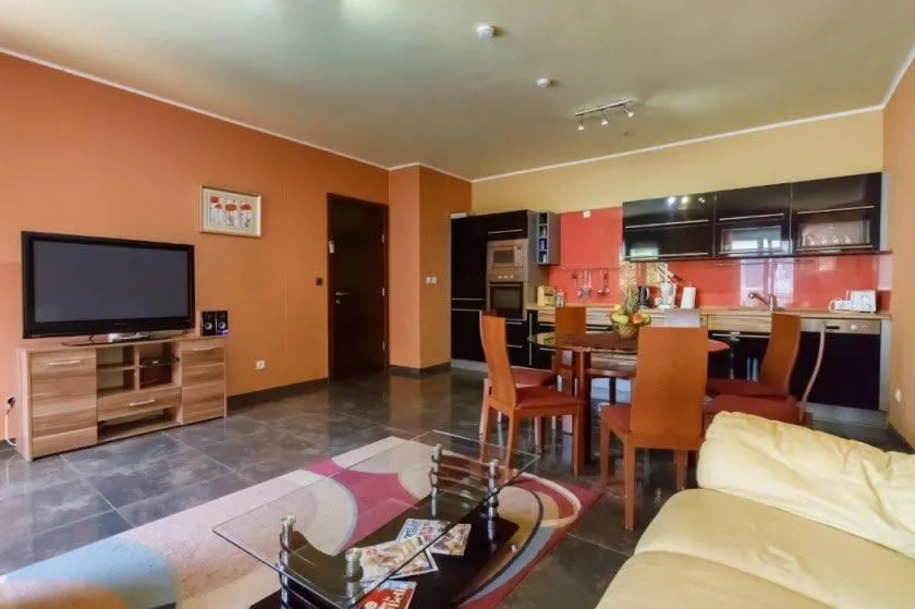 Prodaja, dvosoban stan, 90m², Dobrota, Kotor