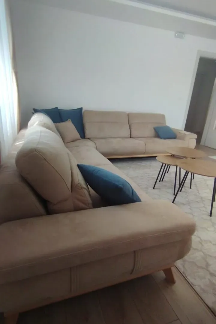 Izdavanje, trosoban stan, 100m², Zagorič, Podgorica