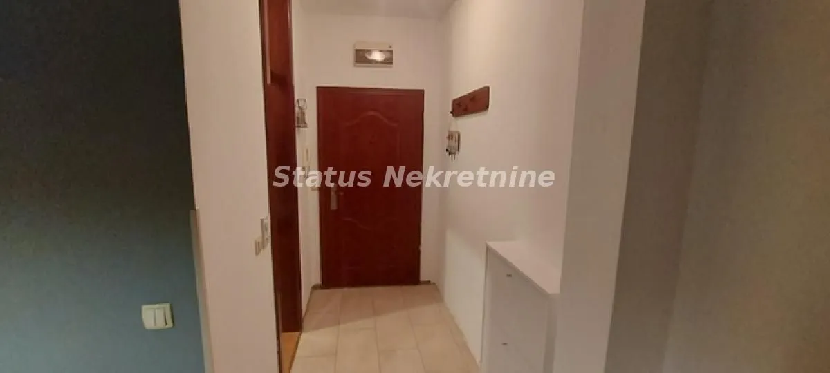 Izdavanje, garsonjera, 28m², Grbavica, Novi Sad Sve Podlokacije