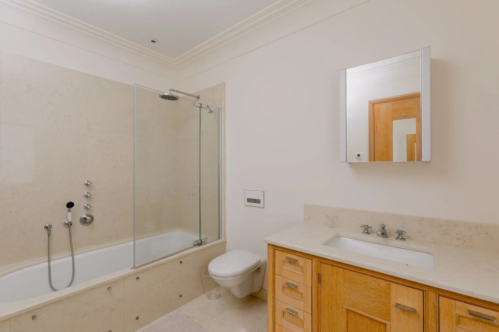 Sale, four bedroom apartment, 240m², Tivat, Crna Gora