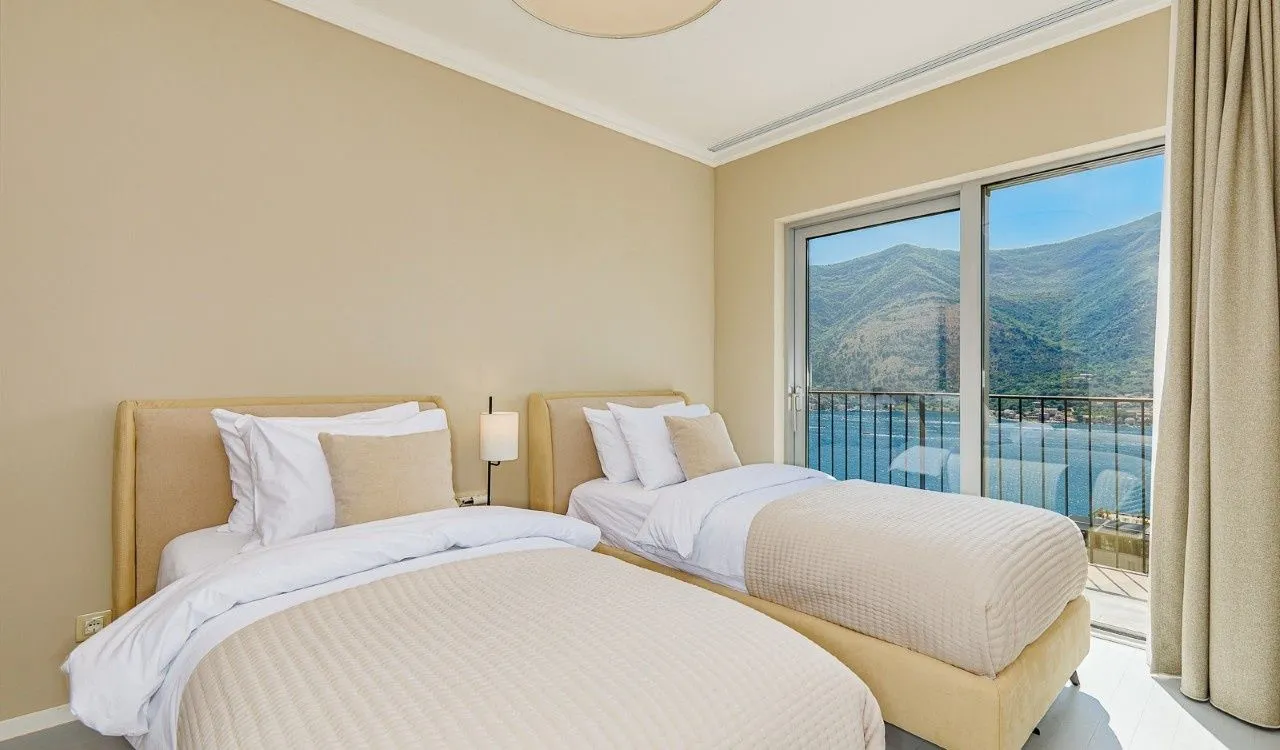 Prodaja, trosoban stan, 158m², Dobrota, Kotor