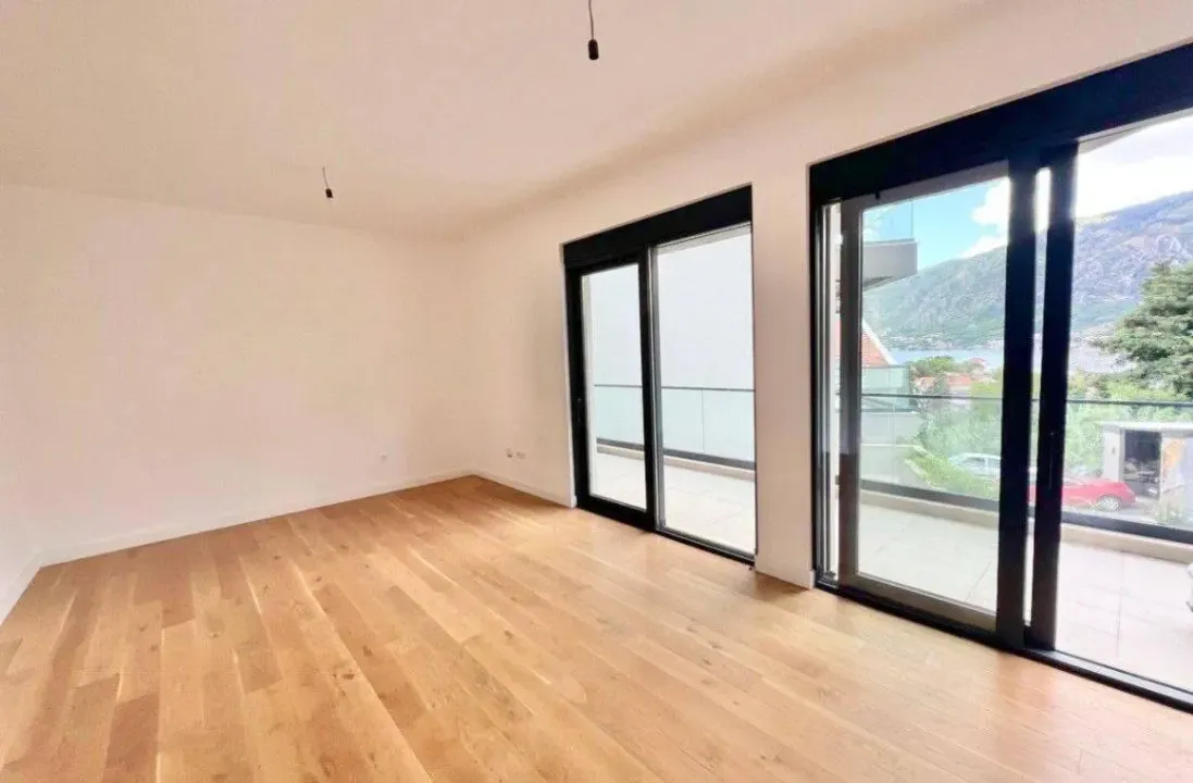 Sale, two bedroom apartment, 72m², Dobrota, Kotor