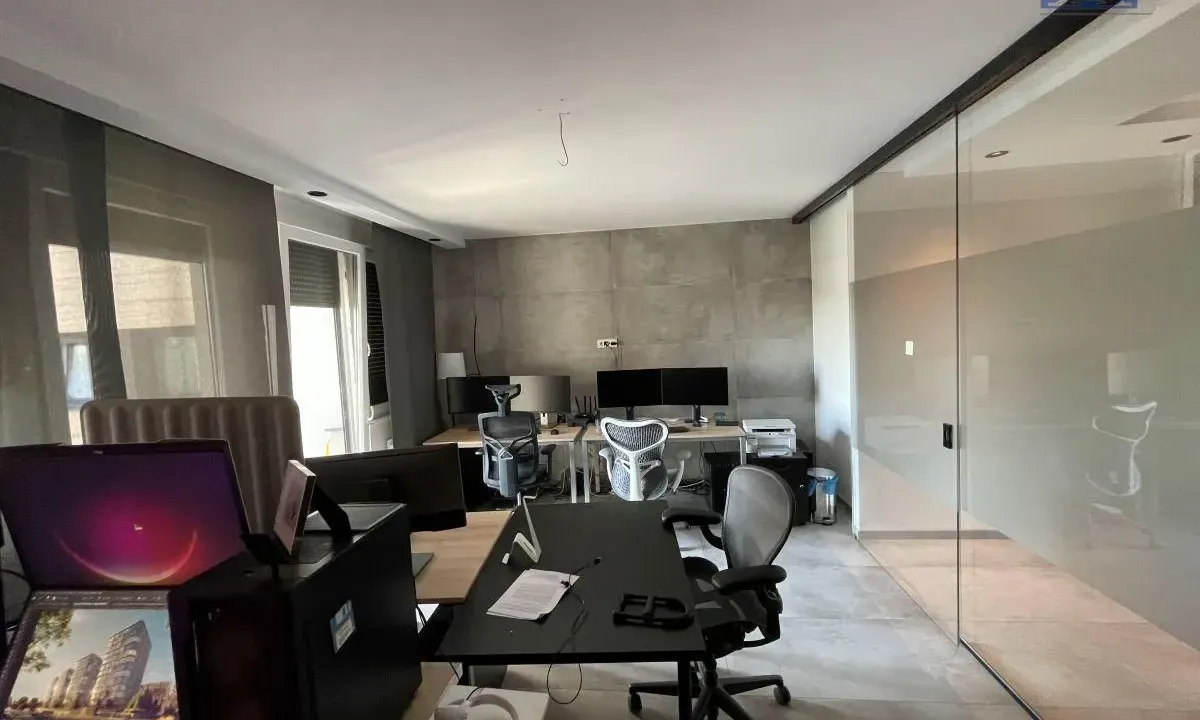 Rent, office space, 68m², Cara Dušana, Novi Sad Sve Podlokacije