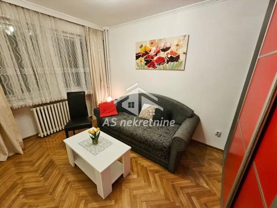 Izdavanje, trosoban stan, 85m², Slavija, Vračar Sve Podlokacije