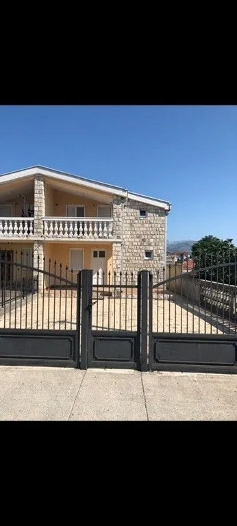 Izdavanje, kuća, 200m², Stari Aerodrom, Podgorica