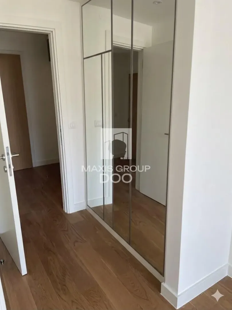 Izdavanje, trosoban stan, 79m², Savski Venac, Beograd