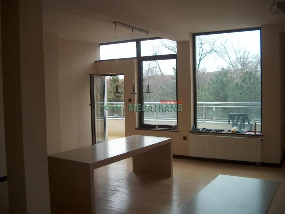 Izdavanje, četvorosoban stan, 170m², Novi Sad Sve Podlokacije, Novi Sad
