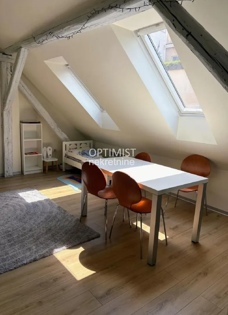 Izdavanje, trosoban stan, 64m², Kosančićev Venac, Beograd