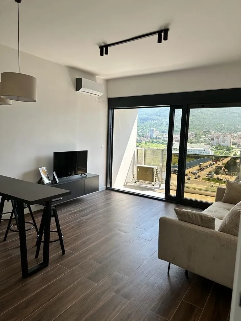 Izdavanje, stan, 36m², Centar, Bar