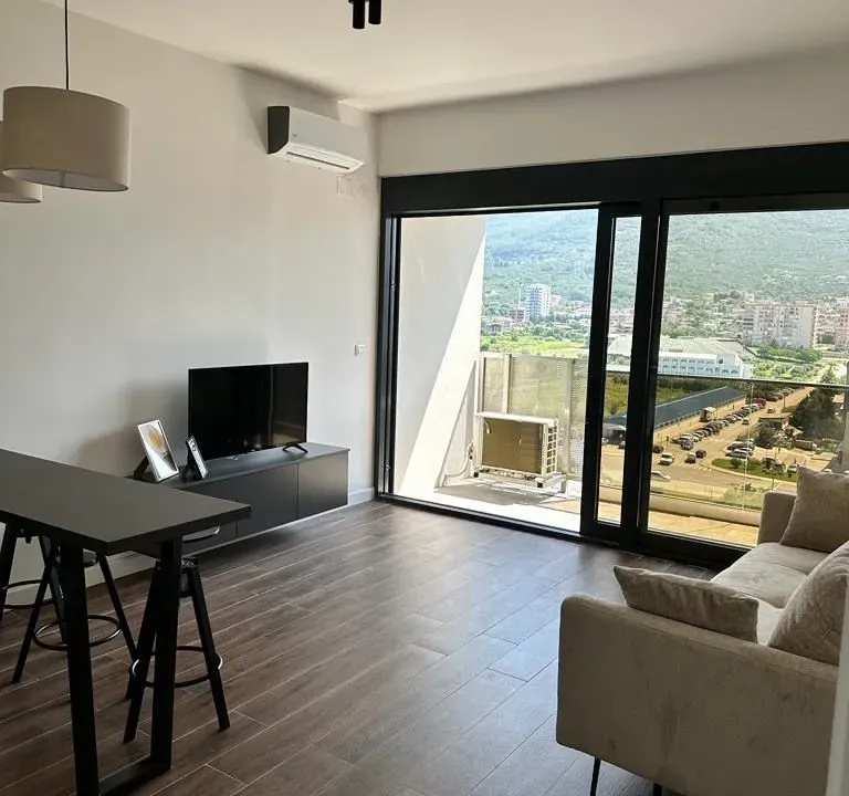 Izdavanje, stan, 36m², Centar, Bar