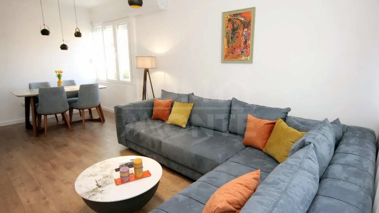 Izdavanje, dvosoban stan, 80m², Tivat, Crna Gora