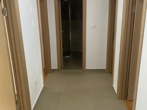 Izdavanje, poslovni prostor, 66m², Preko Morače, Podgorica - image 2