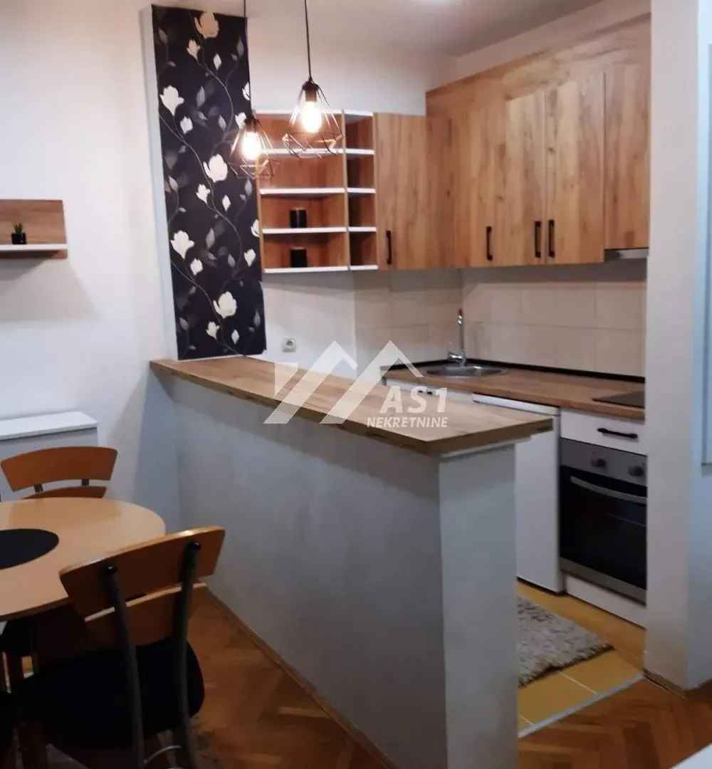 Izdavanje, jednosoban stan, 39m², Bulevar Oslobodjenja, Novi Sad Sve Podlokacije