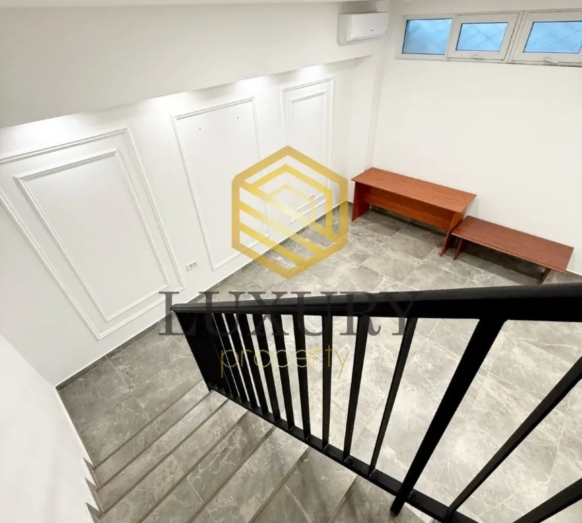Izdavanje, poslovni prostor, 56m², Blok 9, Podgorica