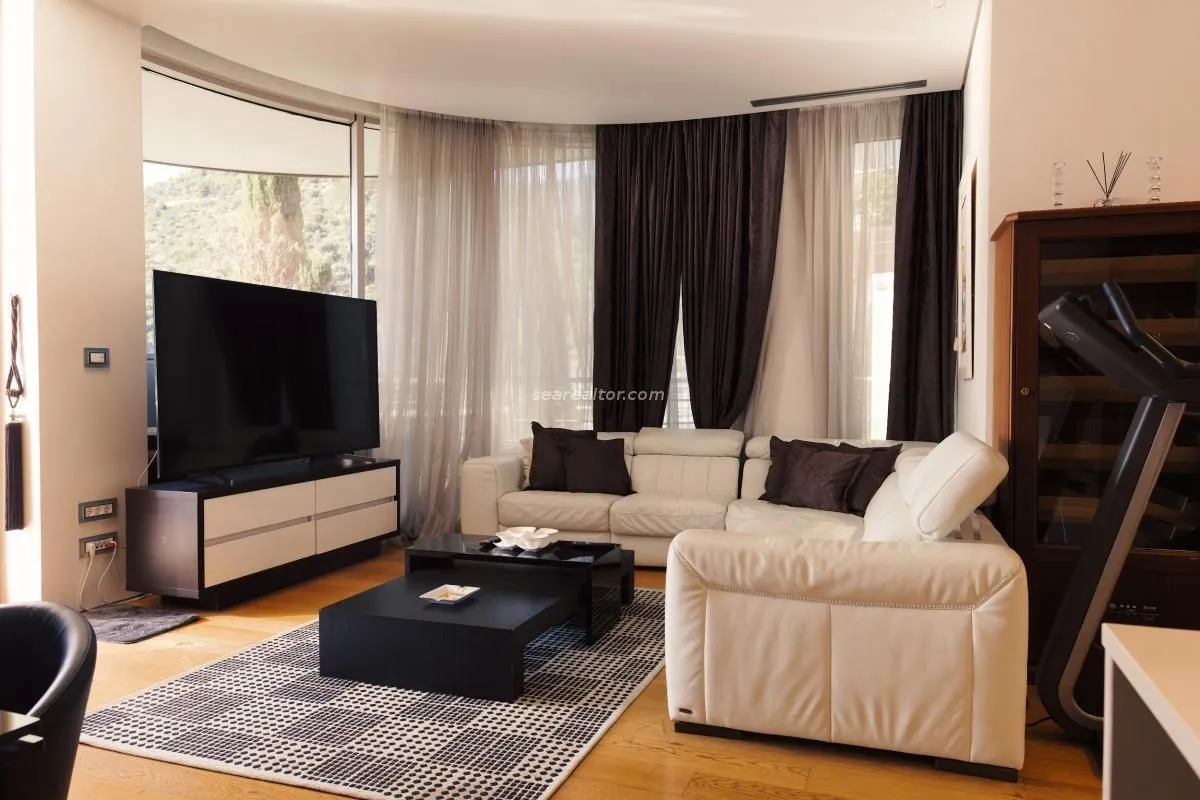 Izdavanje, dvosoban stan, 148m², Budva, Crna Gora