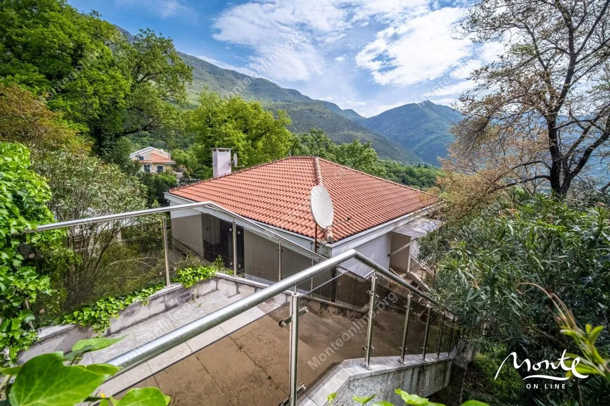 Prodaja, kuća, 188m², Sasovići, Herceg Novi