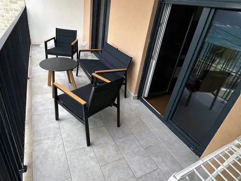 Rent, one bedroom apartment, 50m², Tivat, Crna Gora - image 4