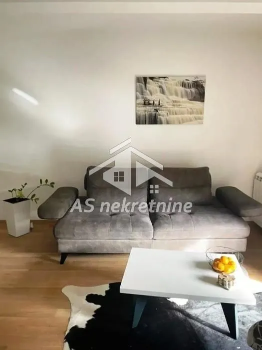 Izdavanje, dvosoban stan, 52m², Lekino Brdo, Voždovac Sve Podlokacije