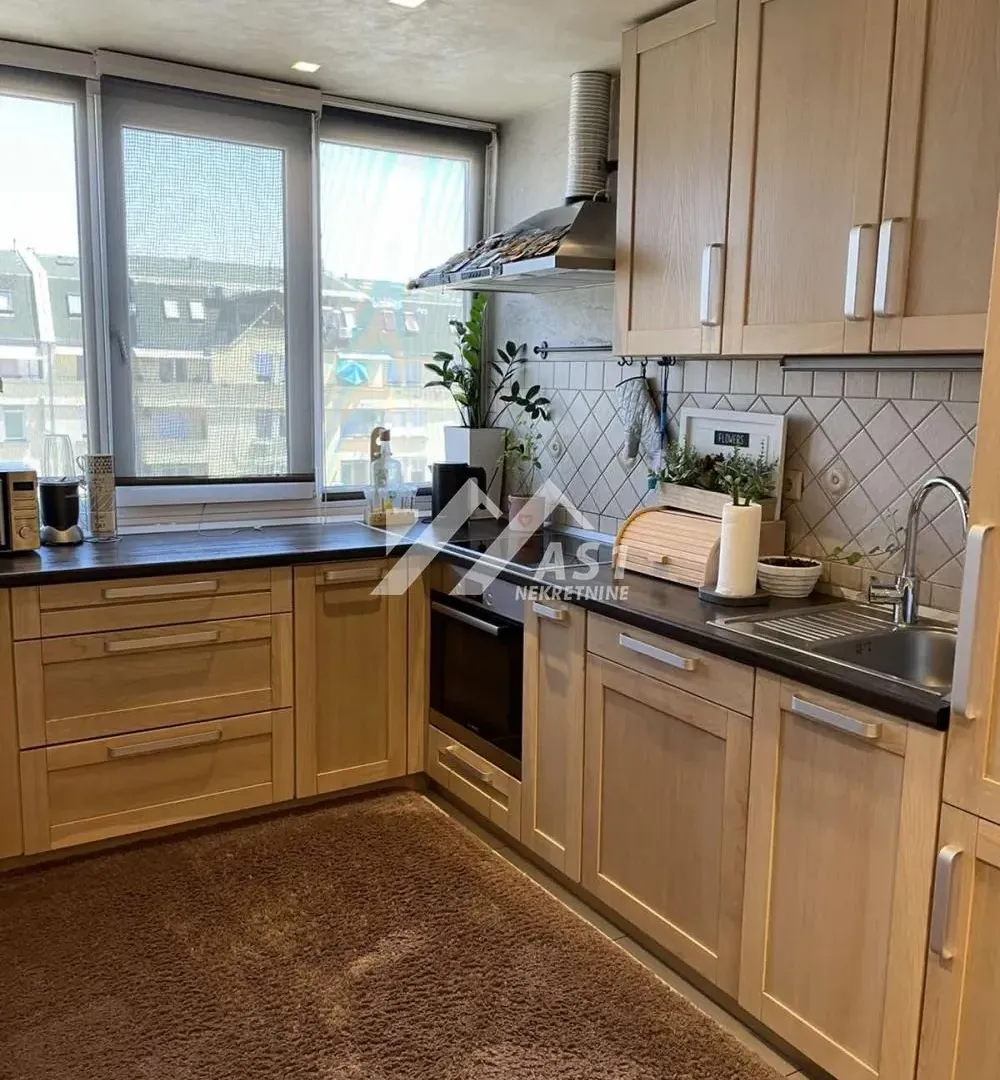 Prodaja, četvorosoban stan, 105m², Bulevar Evrope, Novi Sad Sve Podlokacije