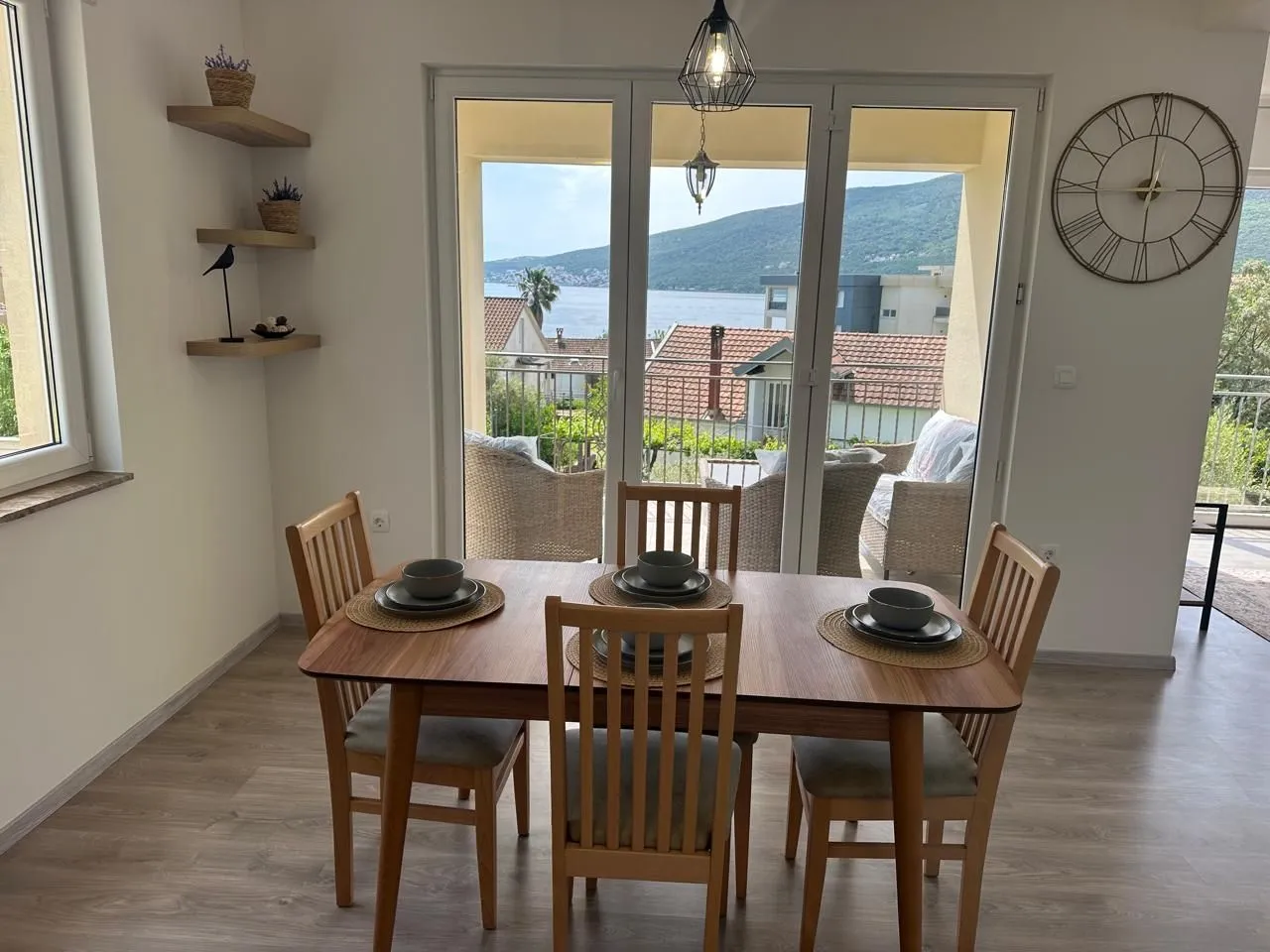 Prodaja, dvosoban stan, 85m², Đenovići, Herceg Novi
