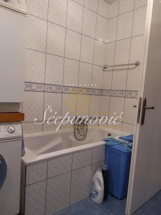 Prodaja, kuća, 360m², Veternik, Novi Sad Sve Podlokacije