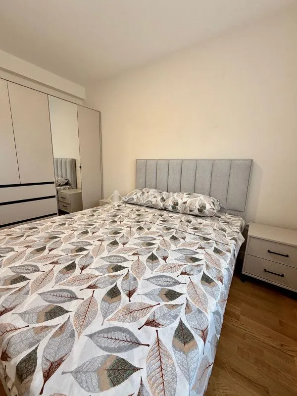 Izdavanje, dvosoban stan, 62m², Pobrežje, Podgorica