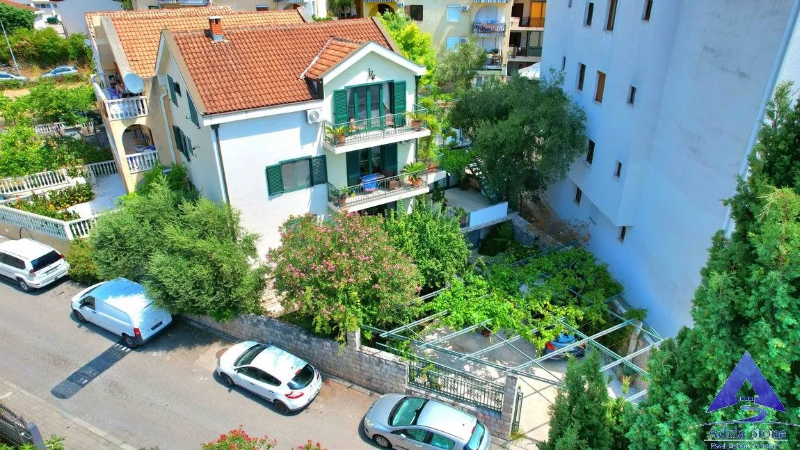 Sale, house, 290m², Podkošljun, Budva