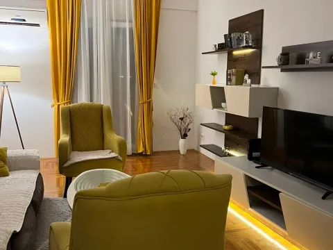 Izdavanje, jednosoban stan, 55m², City Kvart, Podgorica - image 2