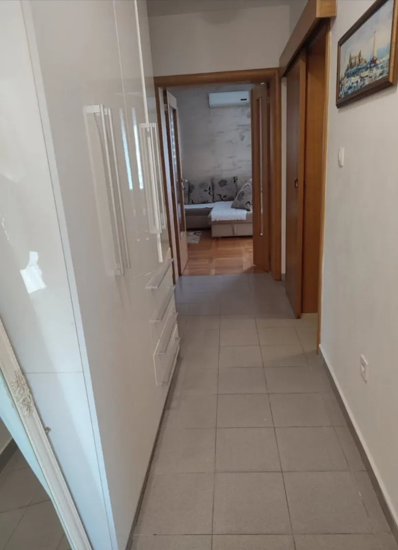 Izdavanje, dvosoban stan, 52m², Blok 9, Podgorica