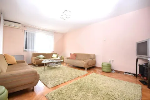 Prodaja, četvorosoban stan, 92m², Lepa Kata, Podgorica - image 2