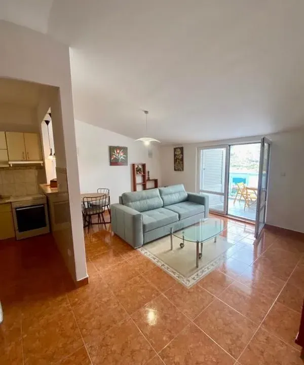 Rent, one bedroom apartment, 46m², Dobrota, Kotor