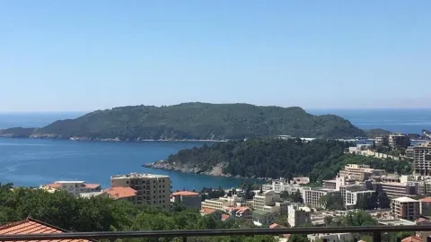 Pogled na more i ostrvo sa terase. - image 2