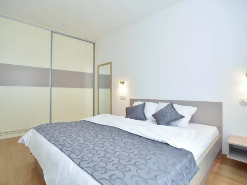 Rent, one bedroom apartment, 57m², Budva, Crna Gora - image 12