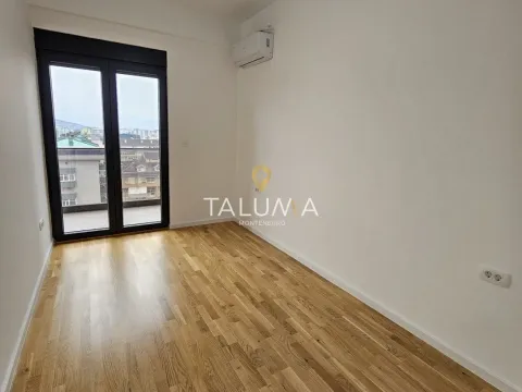 Izdavanje, stan, 269m², Stari Aerodrom, Podgorica - image 9