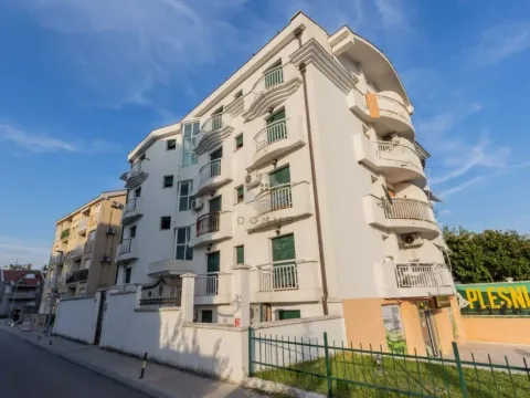 Izdavanje, jednosoban stan, 54m², Stari Aerodrom, Podgorica - image 1