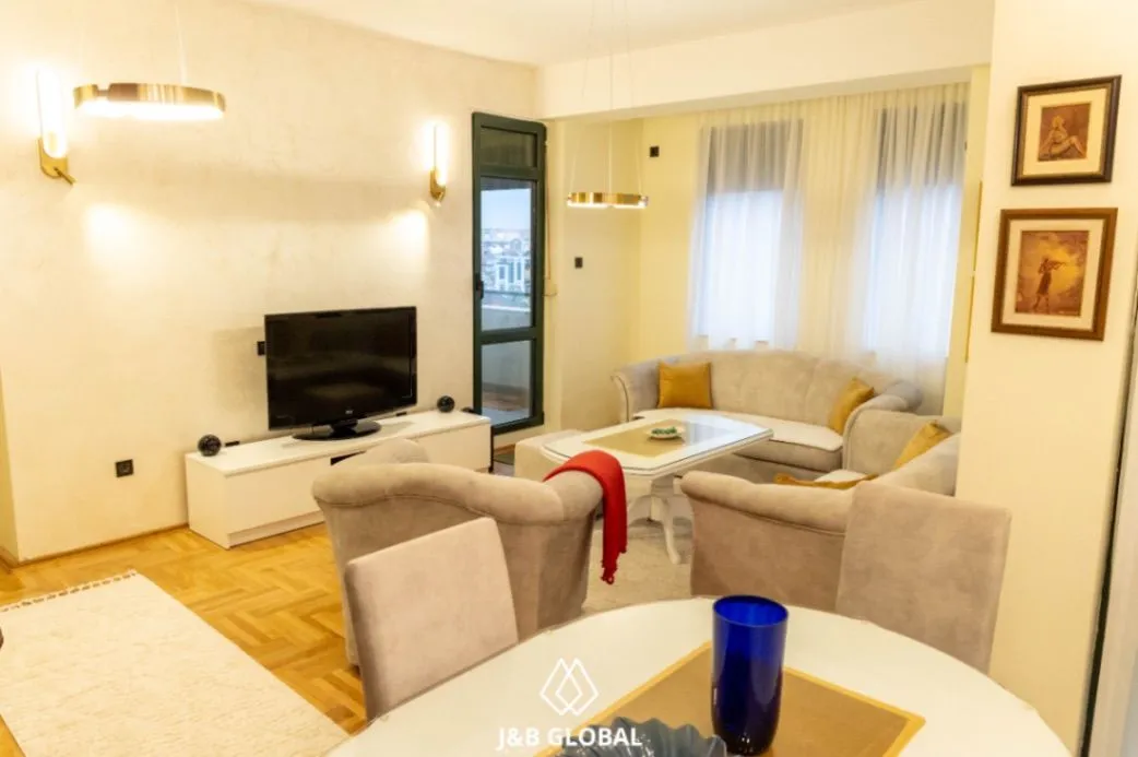 Izdavanje, dvosoban stan, 76m², Centar, Podgorica