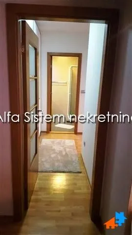 Izdavanje, trosoban stan, 82m², Lion, Zvezdara Sve Podlokacije
