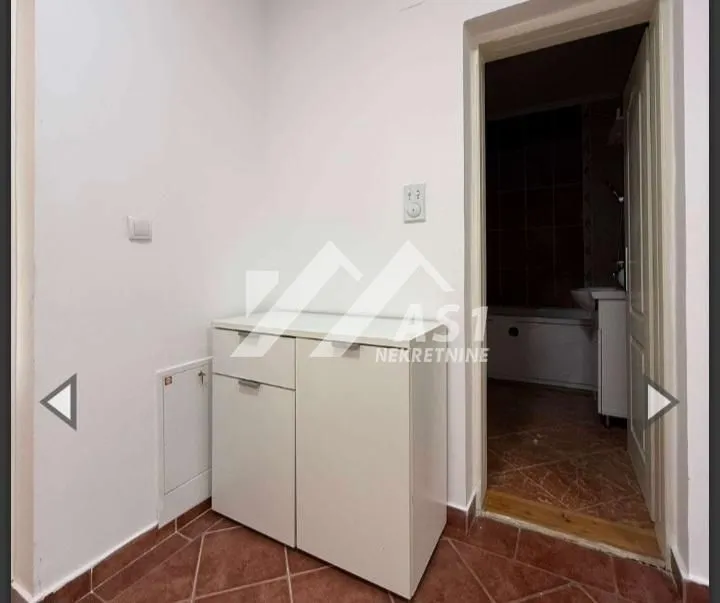 Izdavanje, četvorosoban stan, 95m², Veternik, Novi Sad Sve Podlokacije