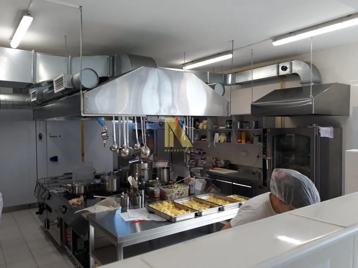 Prodaja, poslovni prostor, 105m², Salajka, Novi Sad Sve Podlokacije